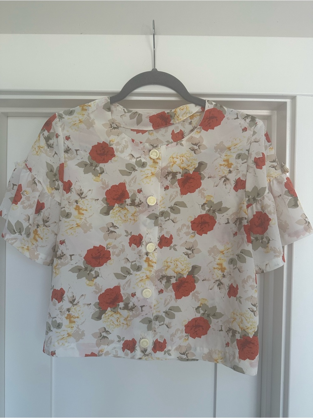 Women’s Short-Sleeve Floral Button Front Blouse in Ivory with Red & Yellow Roses